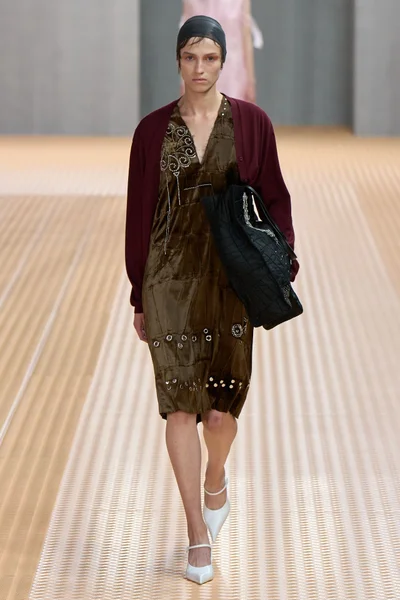 Look 27